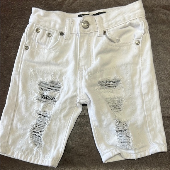 Trestyles Stylish White Distressed Kids Shorts. Size 5. - Picture 1 of 7